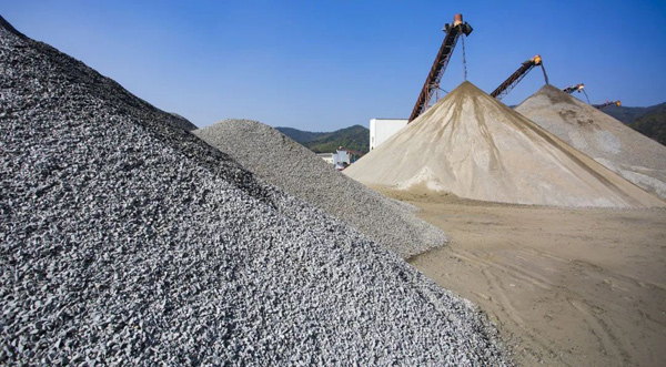 投資一家制砂廠能賺錢嗎？什么樣的制砂機(jī)生產(chǎn)效率高？