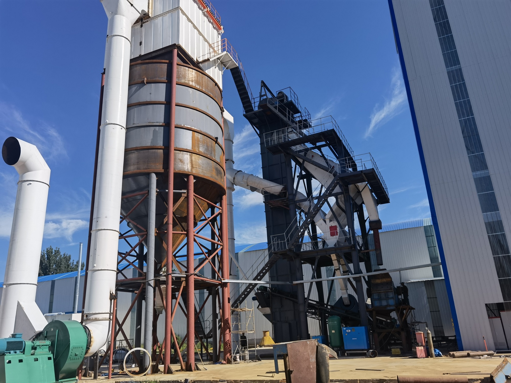 機(jī)制砂如何生產(chǎn)？干法和濕法制砂有什么區(qū)別？