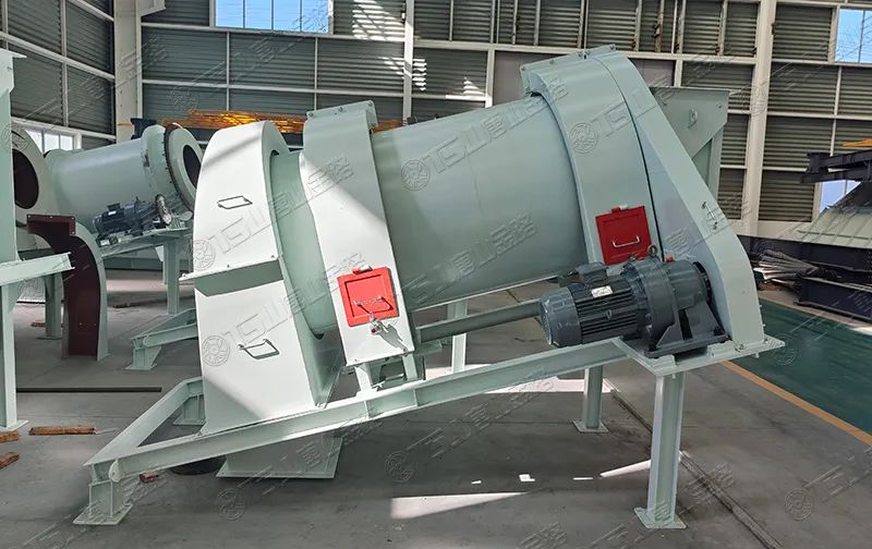 機(jī)制砂防離析、防揚(yáng)塵，有經(jīng)驗(yàn)的砂廠都在用加濕拌和機(jī)